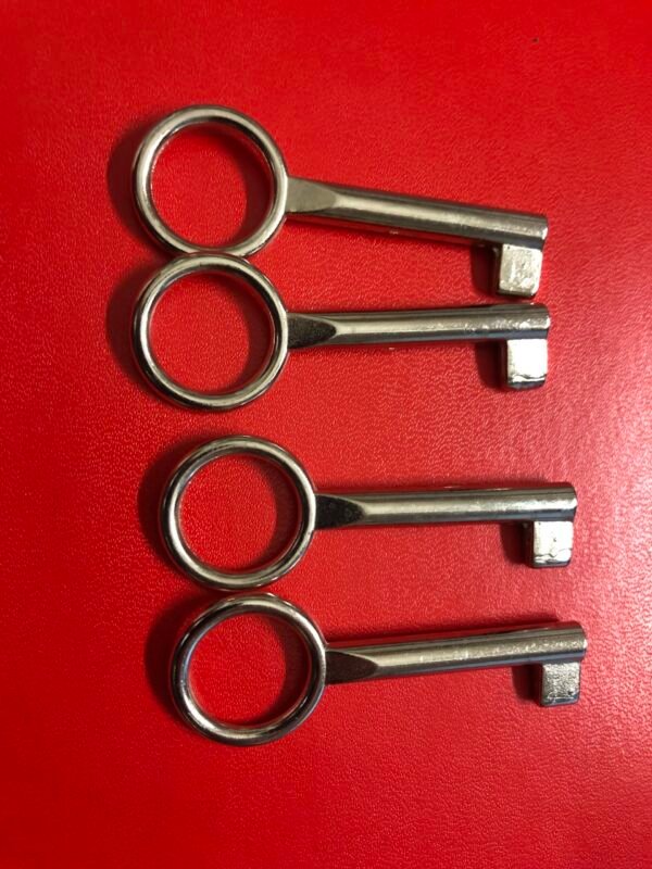 CHIAVE NICHELATA CORTA